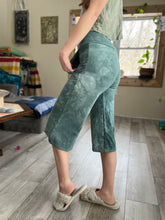 Load image into Gallery viewer, Terry Cloth Capris
