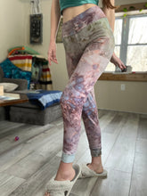 Load image into Gallery viewer, Ice Leggings
