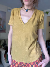 Load image into Gallery viewer, Daisy Daily Tee
